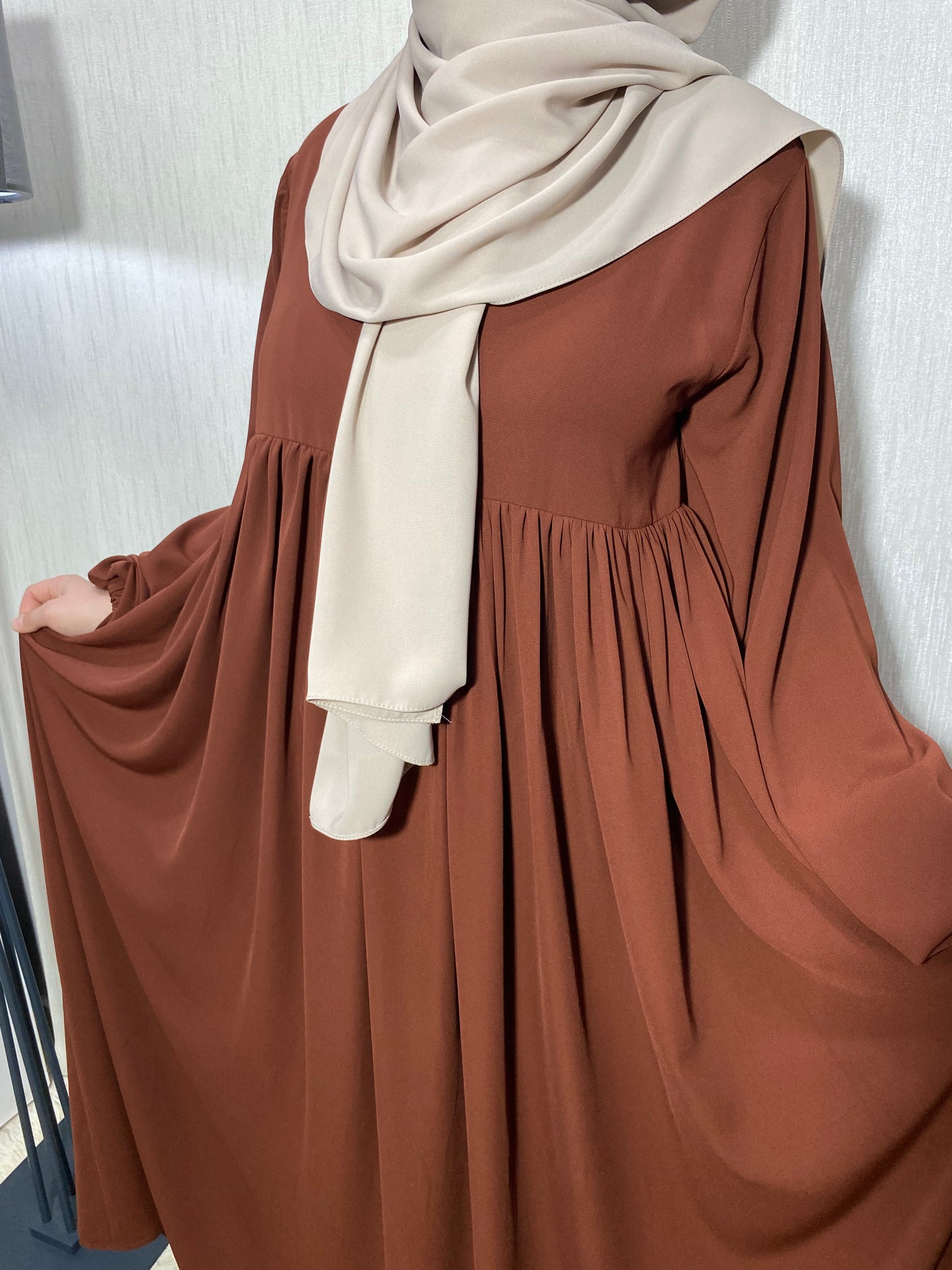 Nisa Model Tesettür Elbise (BÜZGÜLÜ) - Taba / Arzumca